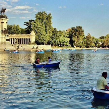 Por Los Pasos De Goya, Parque Retiro Мадрид Екстериор снимка