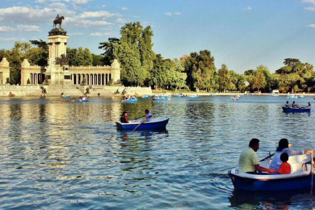 Por Los Pasos De Goya, Parque Retiro Мадрид Екстериор снимка